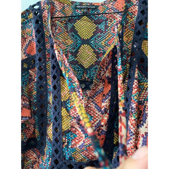 Daniel Rainn Snakeprint Cutout Multicolor Blouse Sz M Boho Artsy - Picture 3 of 8